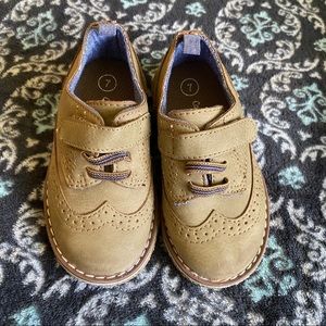 Toddler size 7 boy dress shoes Cat and Jack